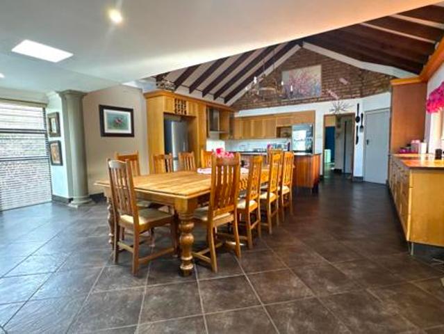 6 Bedroom House in West Bank