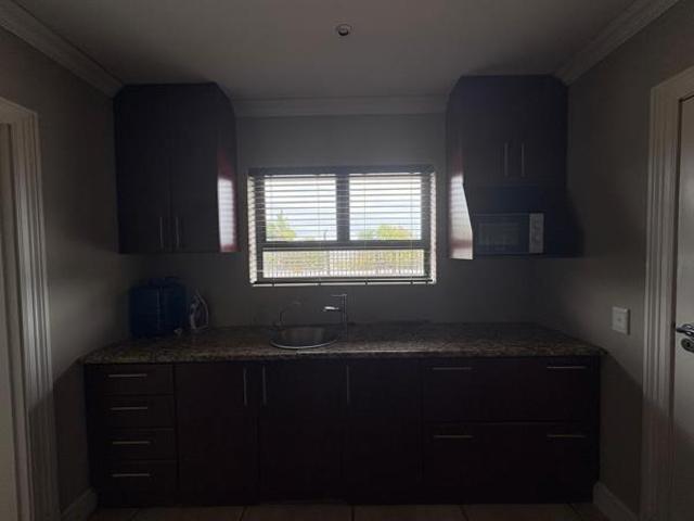 6 Bedroom House in West Beach