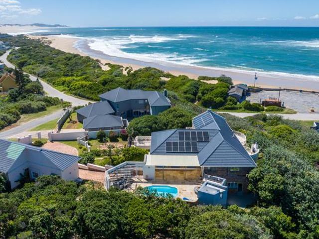 6 Bedroom House in West Beach
