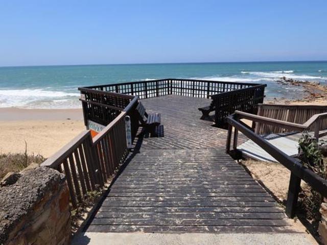 6 Bedroom House in West Beach