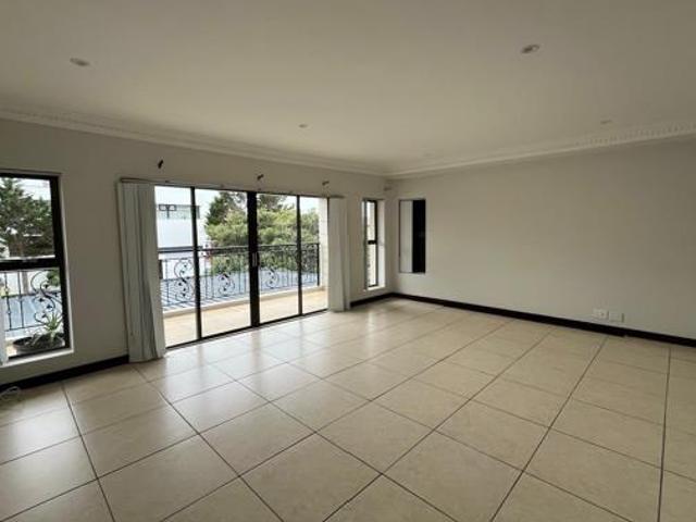 6 Bedroom House in West Beach