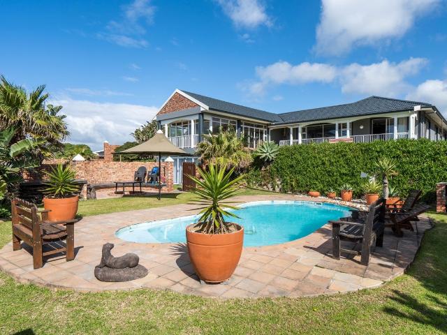 6 Bedroom House in West Beach
