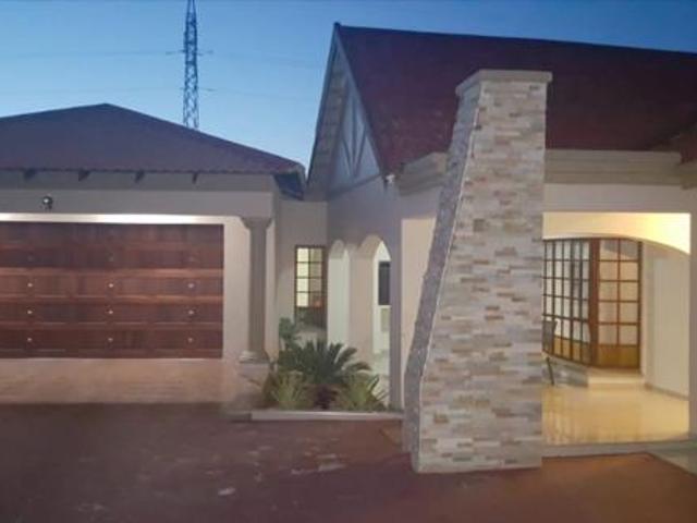 6 Bedroom House in White River