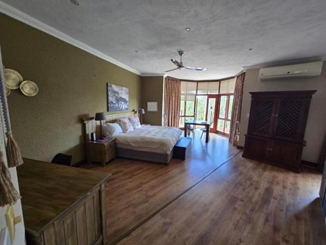 6 Bedroom House in White River Country Estate