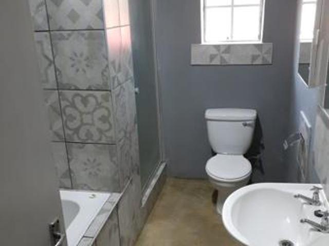 6 Bedroom House in White River Central