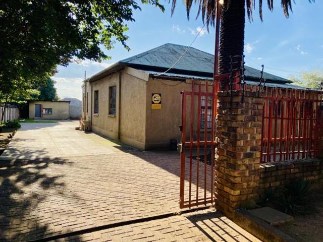 6 Bedroom House in Witbank Central