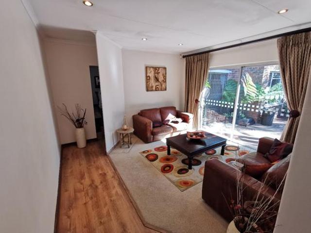 6 Bedroom House in Wierda Park