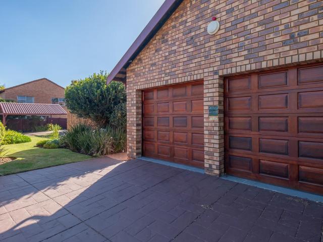 6 Bedroom House in Wierda Park