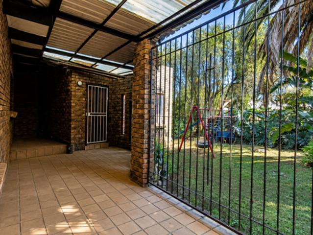 6 Bedroom House in Wierda Park