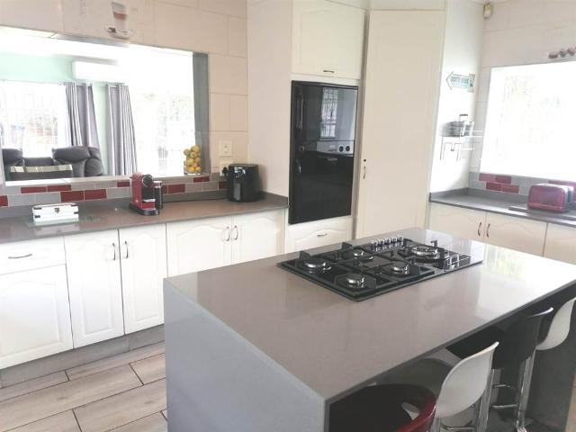 6 Bedroom House in Winchester Hills
