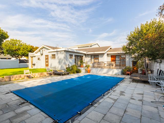 6 Bedroom House in Table View