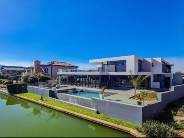 6 Bedroom House in The Island Estates