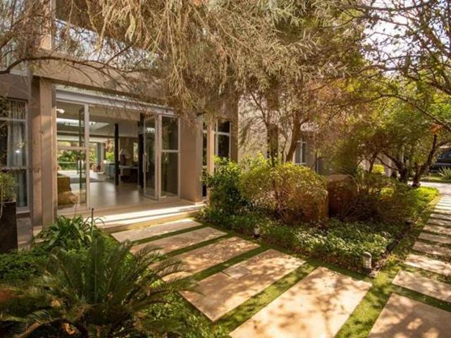 6 Bedroom House in The Island Estates