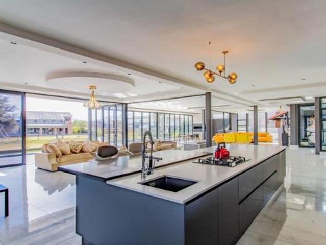 6 Bedroom House in The Island Estates