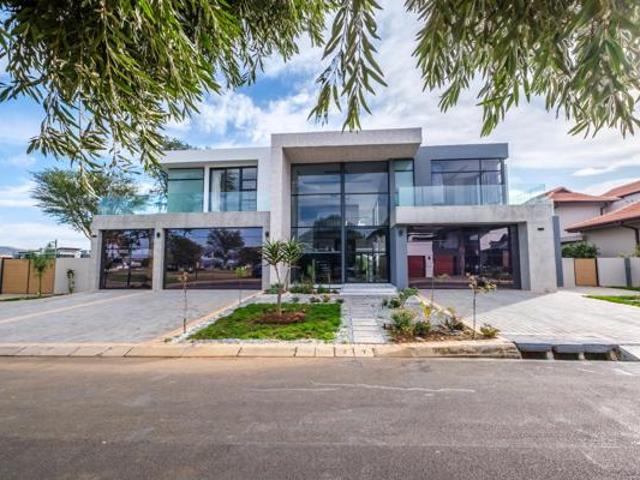 6 Bedroom House in The Island Estates