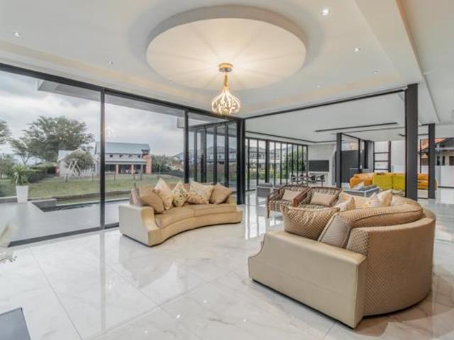 6 Bedroom House in The Islands Estate