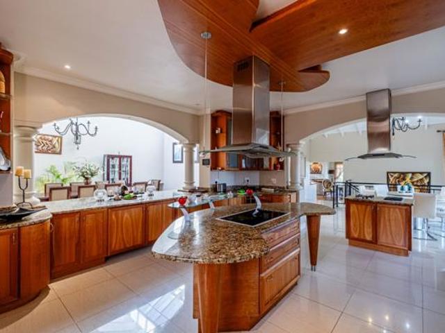 6 Bedroom House in Theescombe