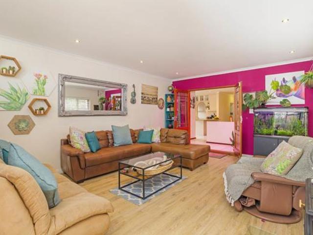 6 Bedroom House in Tijgerhof
