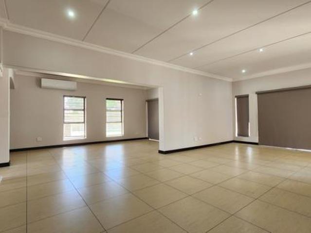 6 Bedroom House in Tuscany Ridge