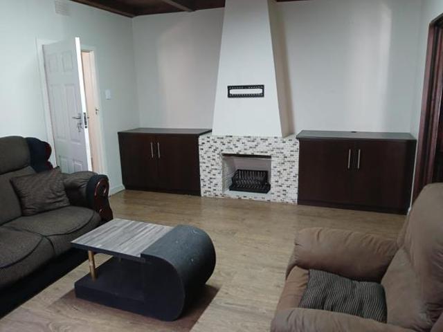6 Bedroom House in Universitas