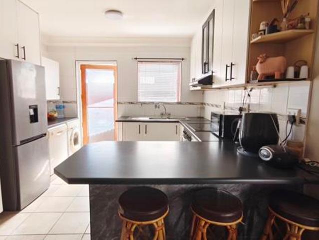 6 Bedroom House in Uitzicht