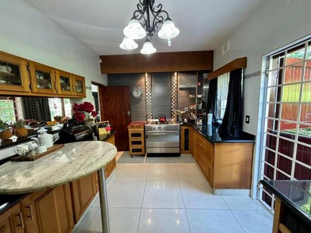 6 Bedroom House in Uvongo Beach