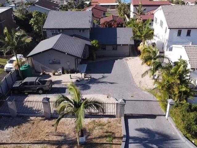 6 Bedroom House in Uvongo