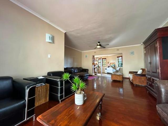 6 Bedroom House in Uvongo