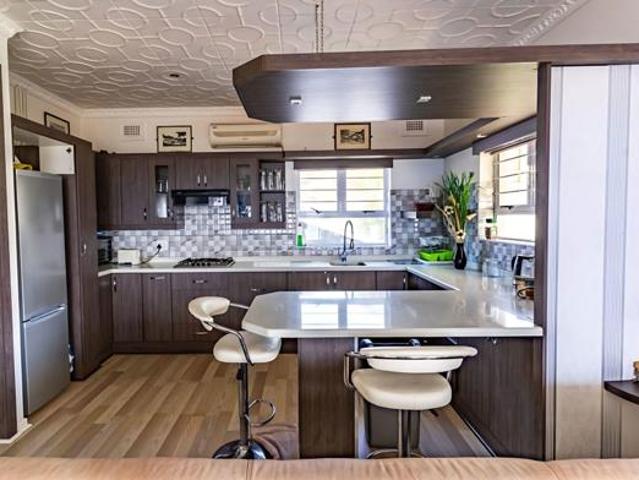 6 Bedroom House in Uvongo