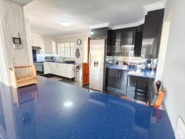 6 Bedroom House in Vaal Marina