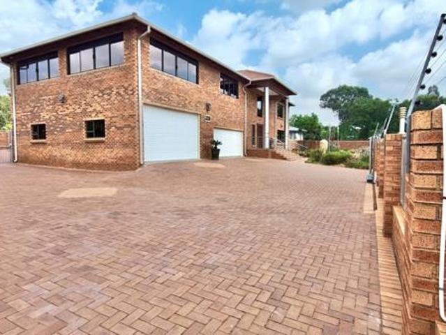 6 Bedroom House in Vaal Marina