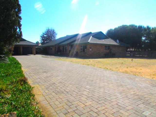 6 Bedroom House in Vaal Park