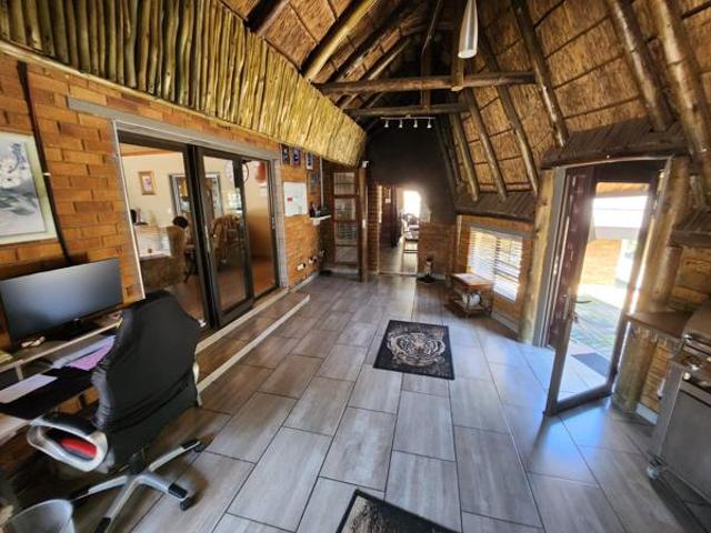 6 Bedroom House in Vaalpark