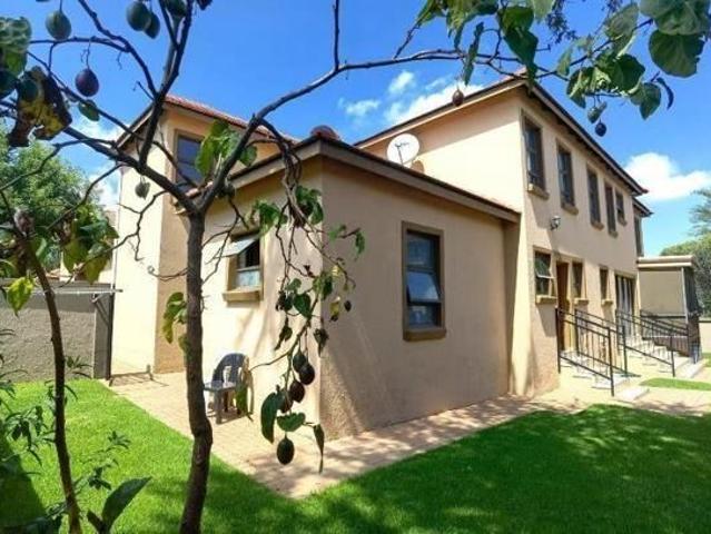 6 Bedroom House in Valleyview Estate