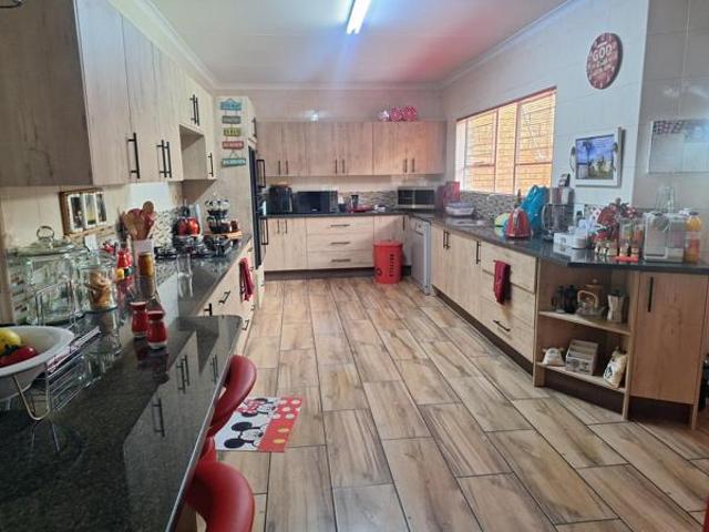 6 Bedroom House in Vanderbijlpark SE