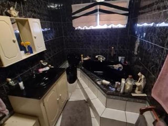 6 Bedroom House in Vanderbijlpark SE