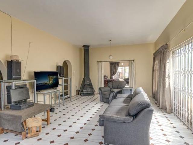 6 Bedroom House in Vanderbijlpark SE
