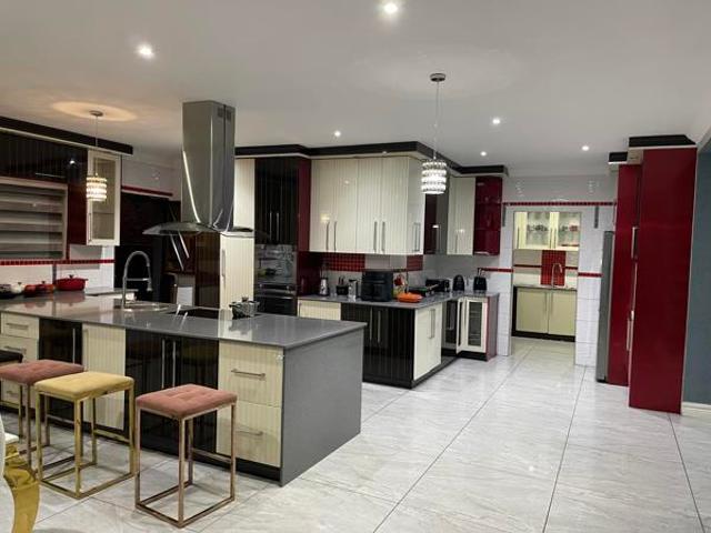 6 Bedroom House in Vereeniging Central