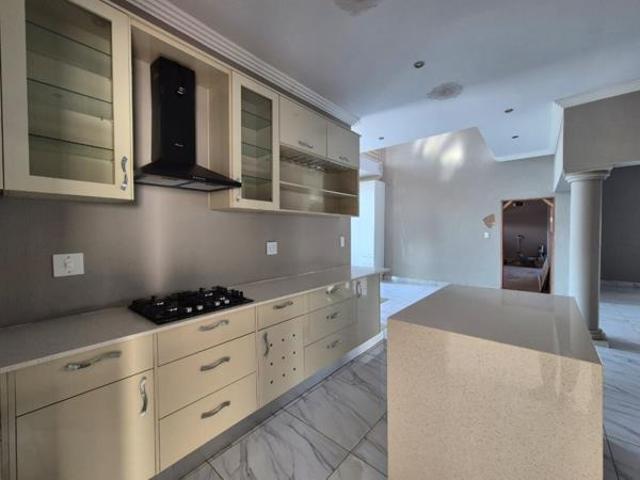 6 Bedroom House in Xanadu
