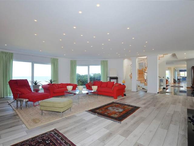 6 Bedroom House in Yzerfontein