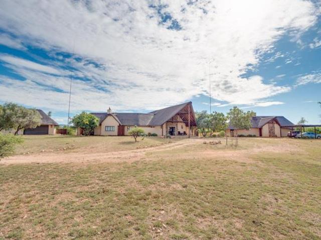 6 Bedroom House in Zebula Golf Estate