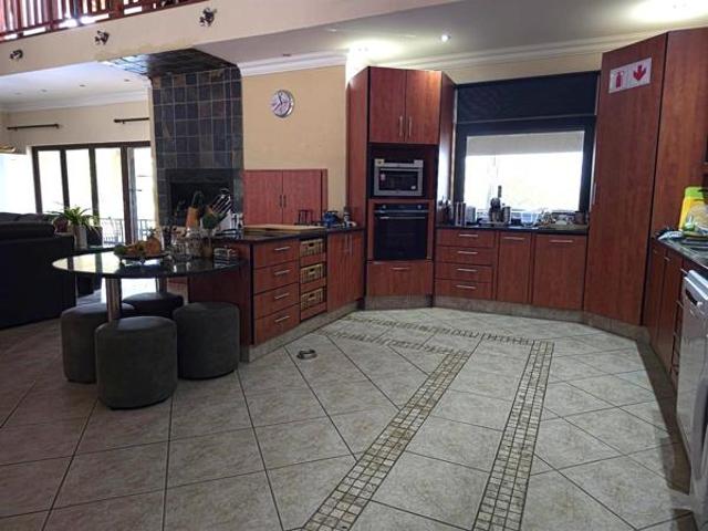 6 Bedroom House in Zebula Golf Estate