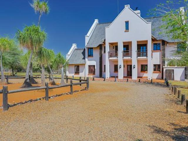 6 Bedroom House in Zebula Golf Estate
