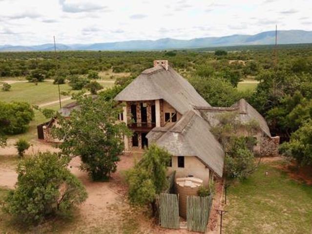 6 Bedroom House in Zebula Golf Estate