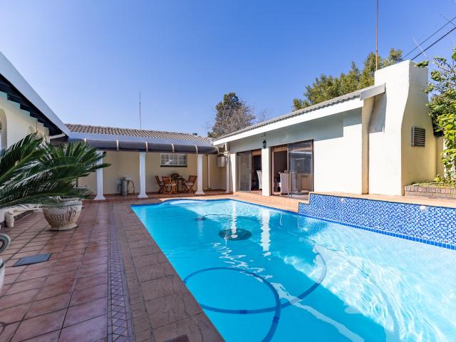 6 Bedroom House in Zwartkop