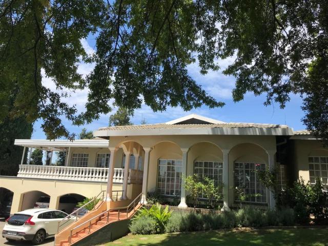 6 Bedroom House in Zwartkop
