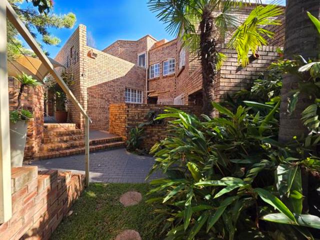 6 Bedroom House in Zwartkop