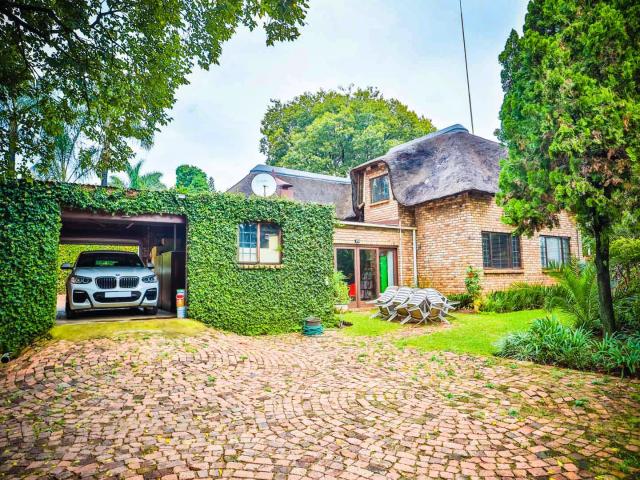 6 Bedroom House in Zwartkop