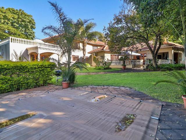 6 Bedroom House in Zwavelpoort AH