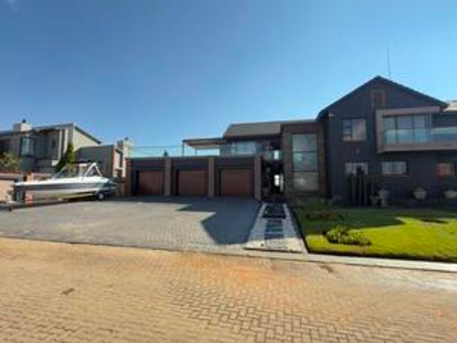 6 bedroom house on the market in aqu.